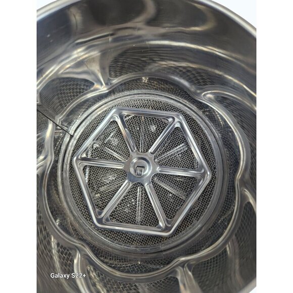 Stainless Steel Handheld Flour Sifter With Handle & Mesh Screen - Picture 11 of 11